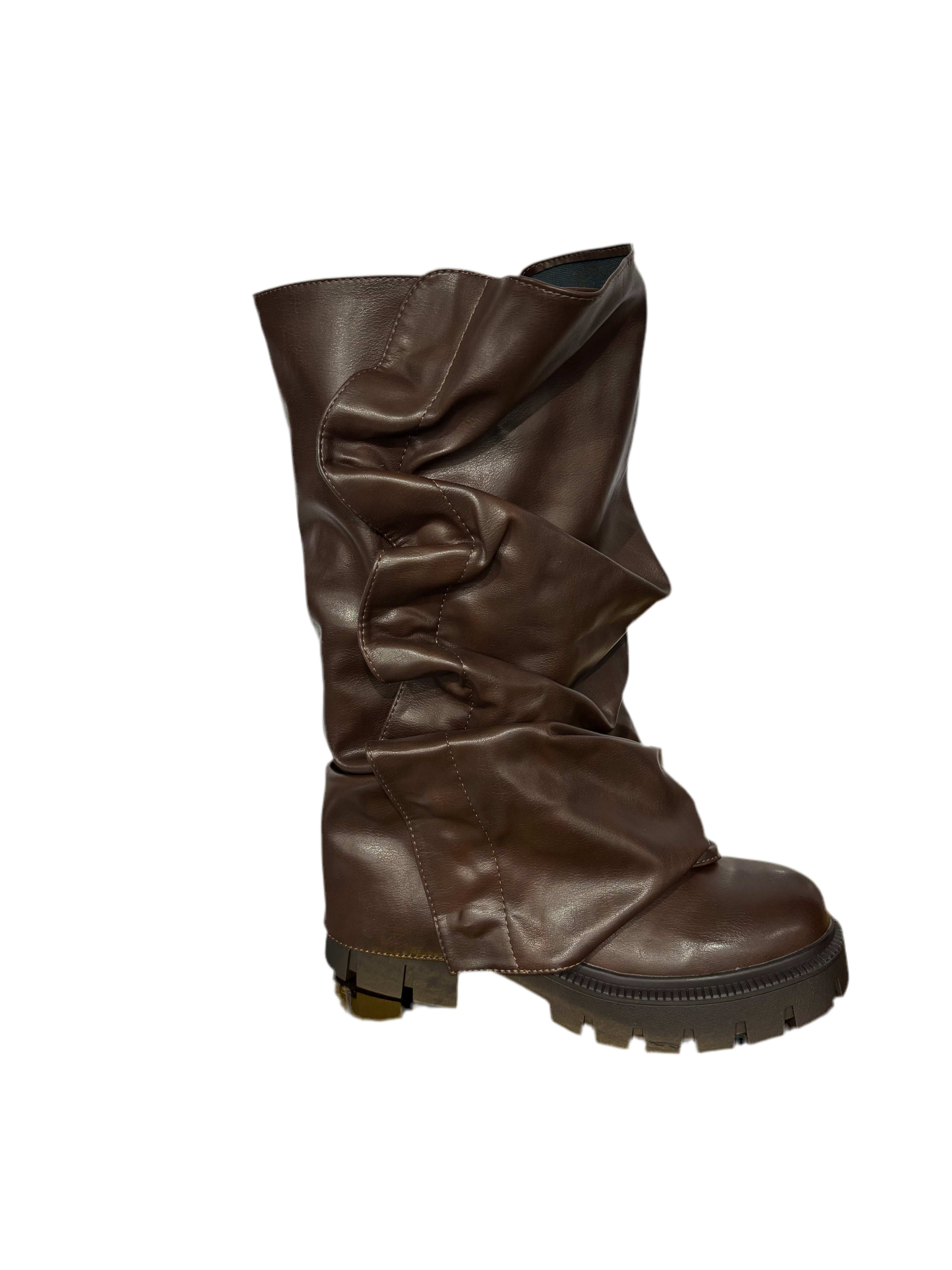 Stivaletto borchie marrone