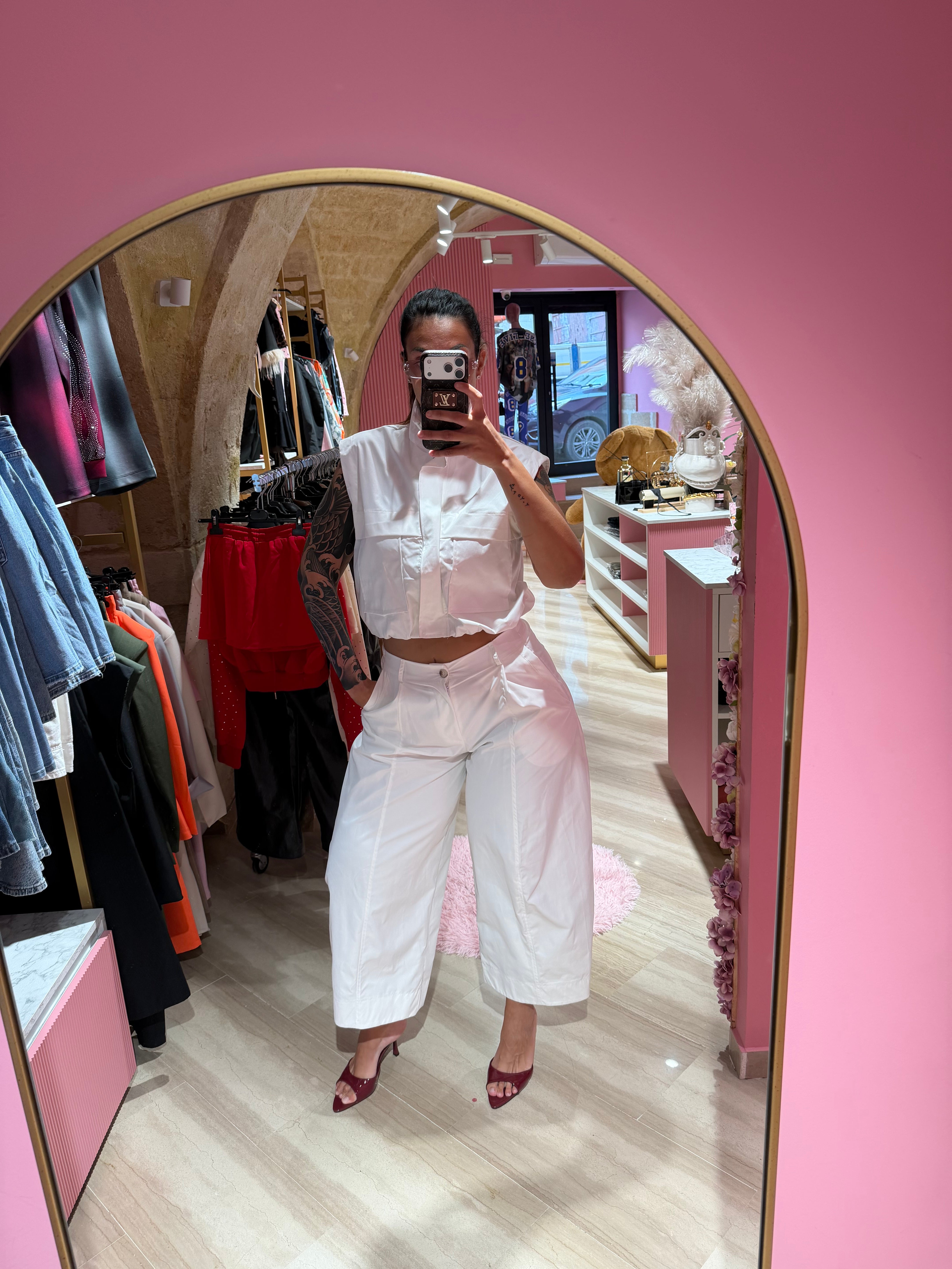 Coordinato white just west