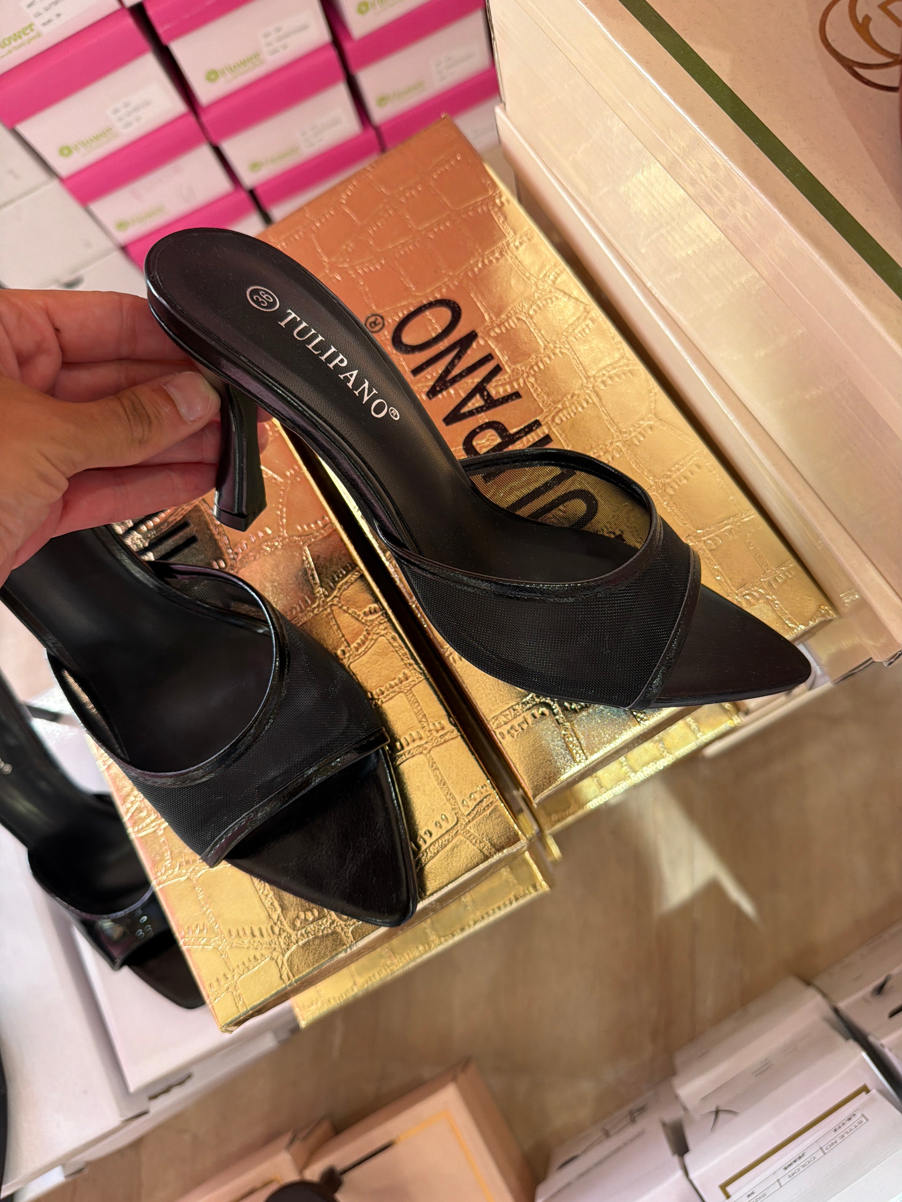 Decolte nero con rete