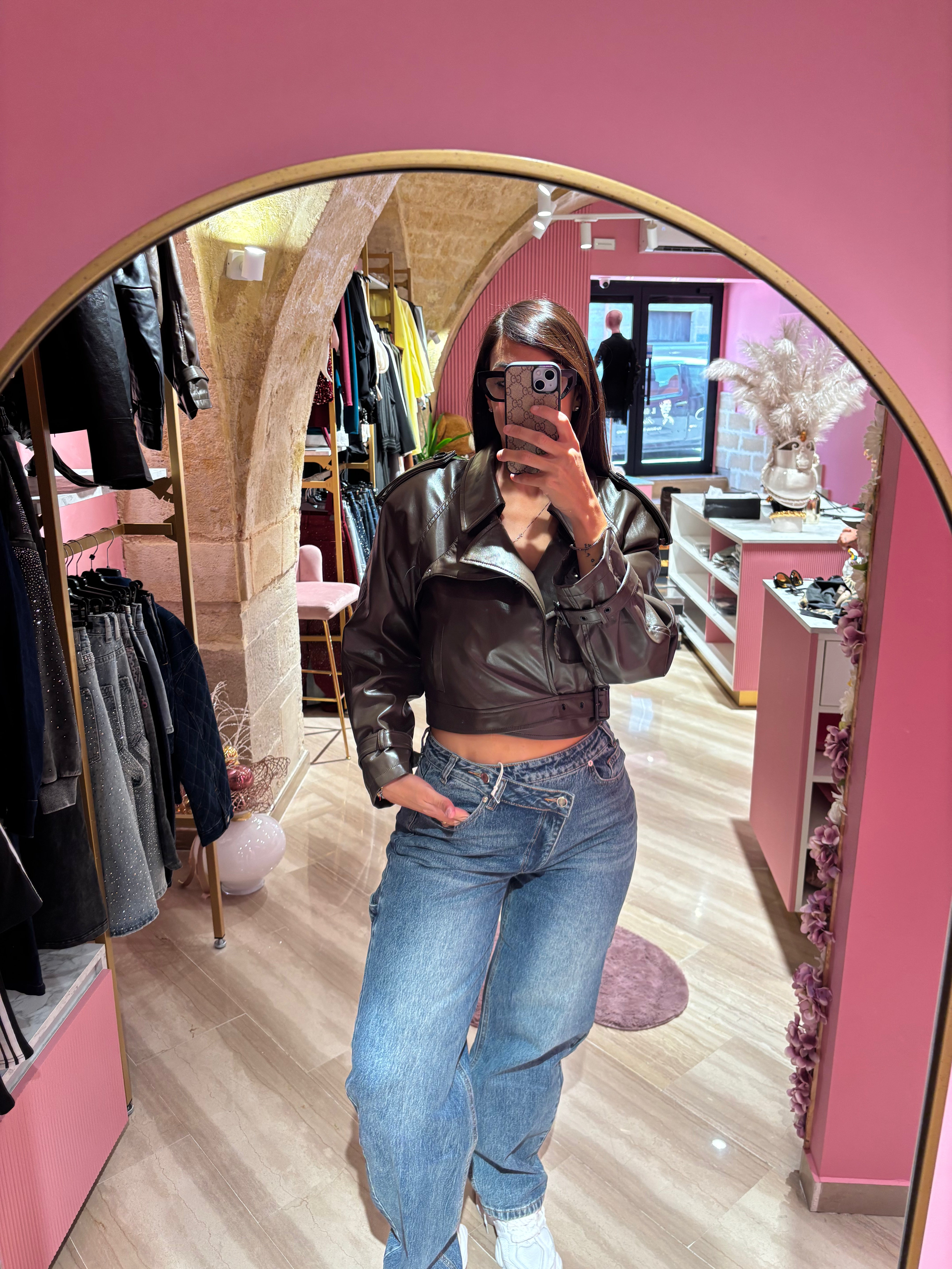 mini trench corto in ecopelle marrone