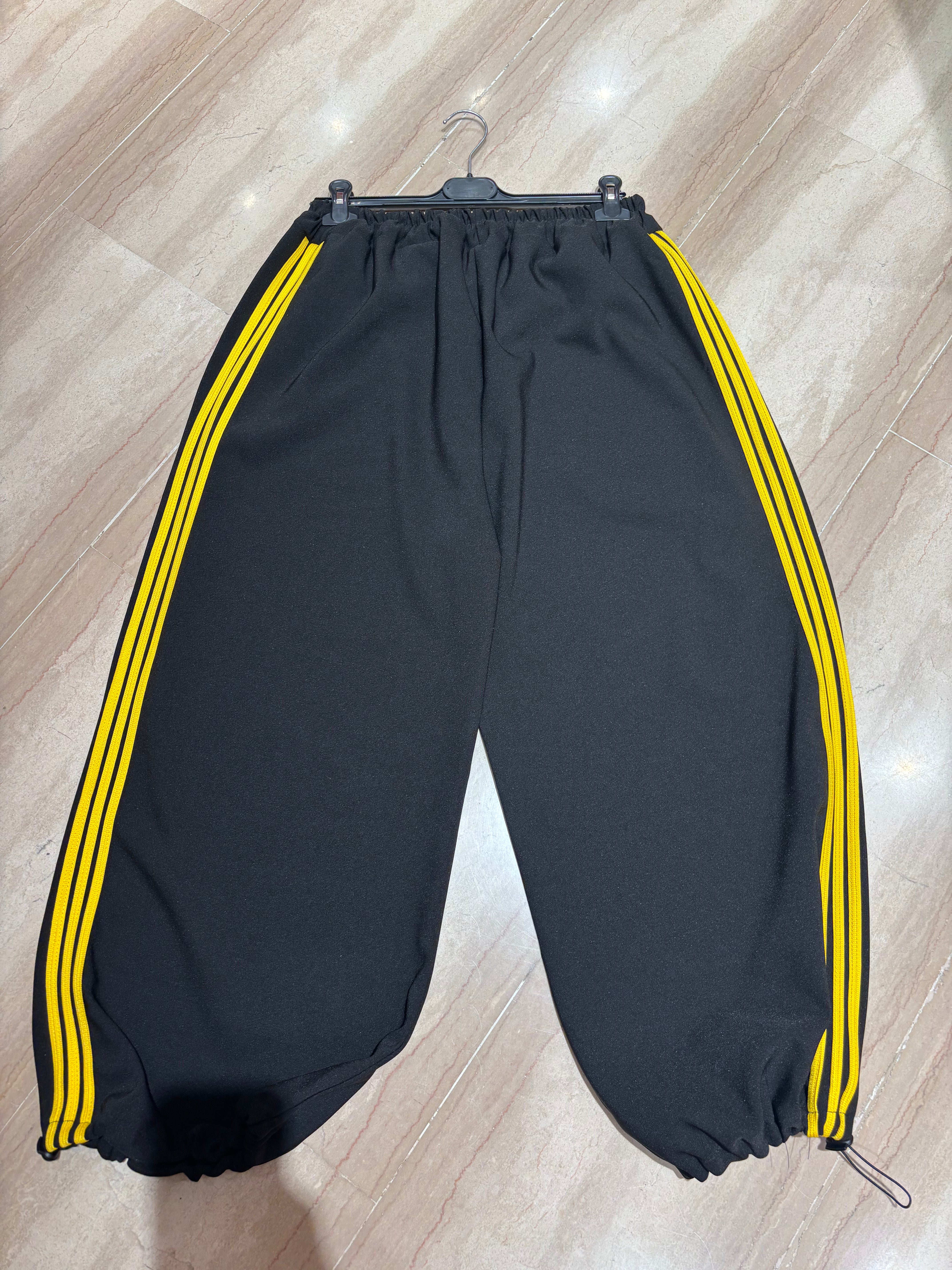 pantalone modello adidas curvy