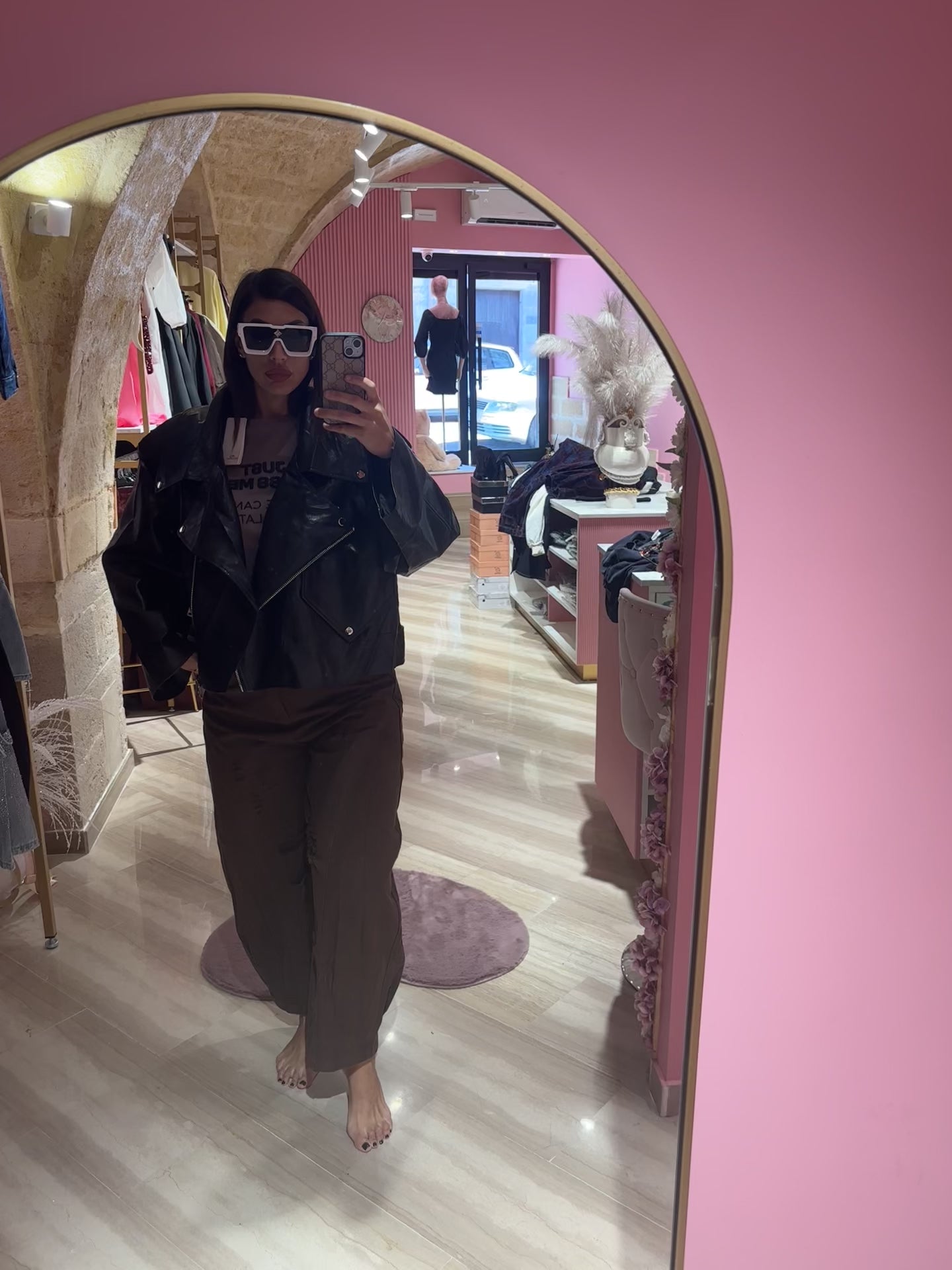 Carica video: GIACCA DI PELLE BY MOCHY